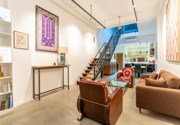 2 Bedroom Townhouse For Rent - Chakto Mukh, Phnom Penh thumbnail