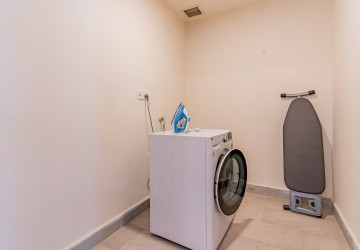 2 Bedroom Serviced Apartment For Rent - Chakto Mukh, Phnom Penh thumbnail