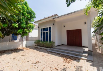 2 Bedroom Villa For Rent - Kandaek, Siem Reap thumbnail