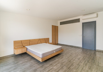 Renovated Duplex 3 Bedroom For Rent - Phsar Kandal 1, Phnom Penh thumbnail