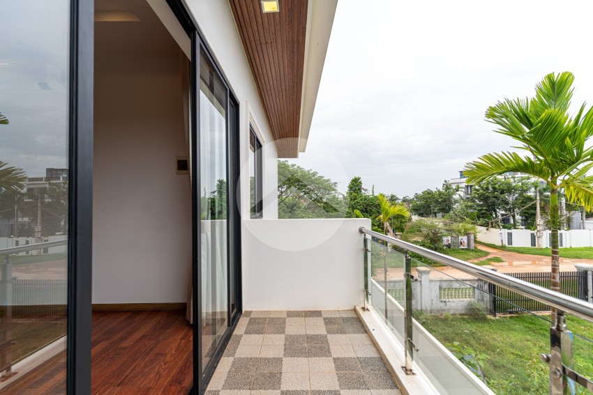 4 Bedroom Villa with Pool - Svay Dangkum, Siem Reap