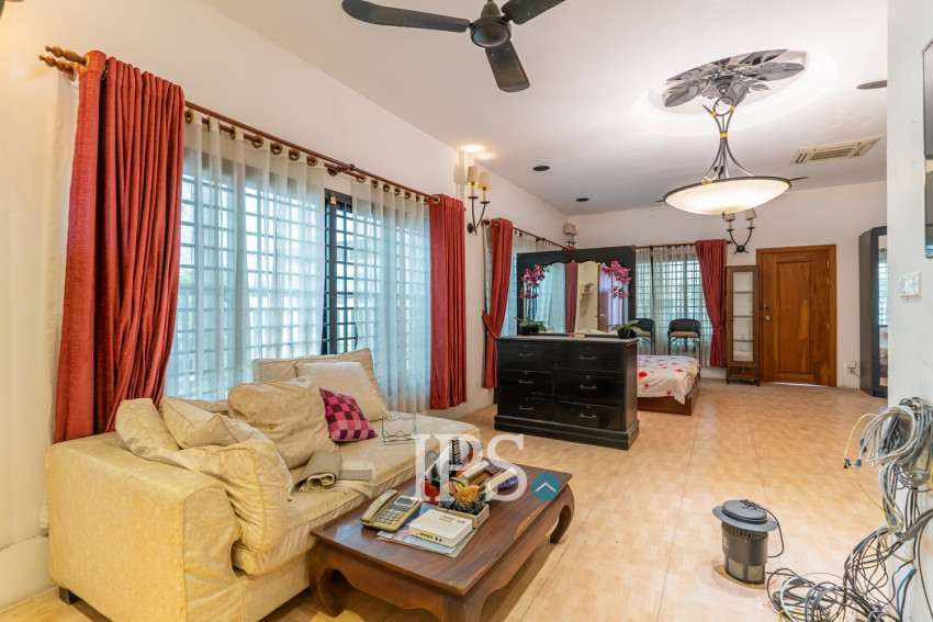 5 Bedroom Townhouse For Sale - Toul Svay Prey 1, Phnom Penh