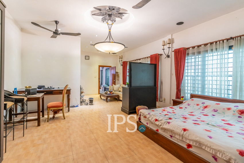 5 Bedroom Townhouse For Sale - Toul Svay Prey 1, Phnom Penh