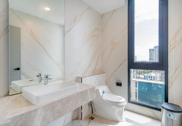 4 Bedroom Duplex Penthouse For Rent - BKK1, Phnom Penh thumbnail