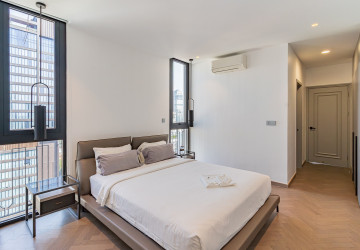 Duplex 4 Bedroom Serviced Penthouse For Rent - BKK1, Phnom Penh thumbnail