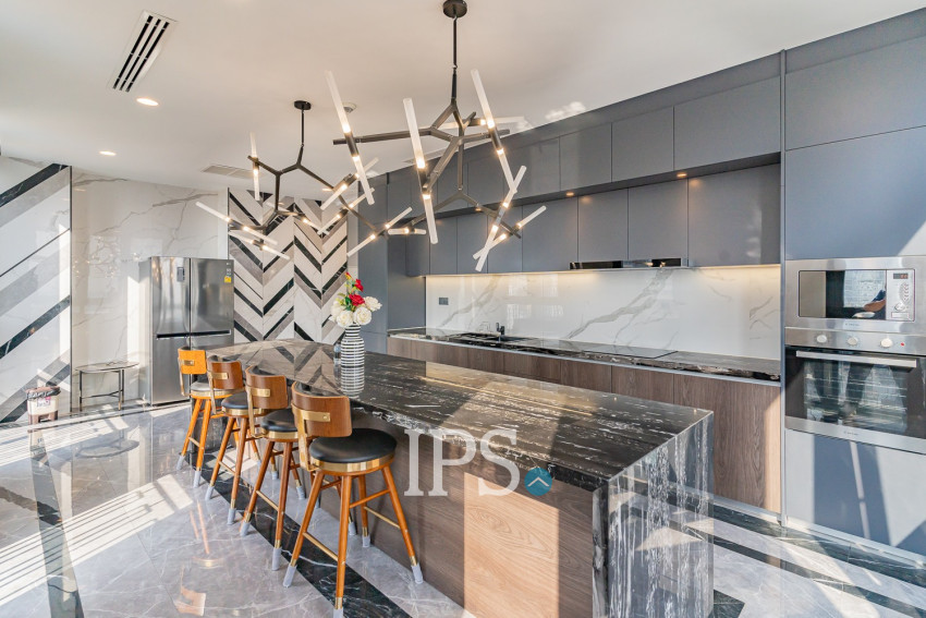 Duplex 4 Bedroom Serviced Penthouse For Rent - BKK1, Phnom Penh