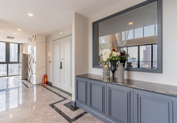 Duplex 4 Bedroom Serviced Penthouse For Rent - BKK1, Phnom Penh thumbnail