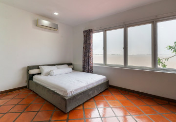 4 Bedroom Apartment For Rent - Chroy Changvar, Phnom Penh thumbnail