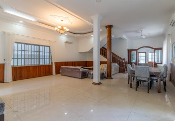 3 Bedroom Villa For Rent- Tonle Bassac, Phnom Penh thumbnail