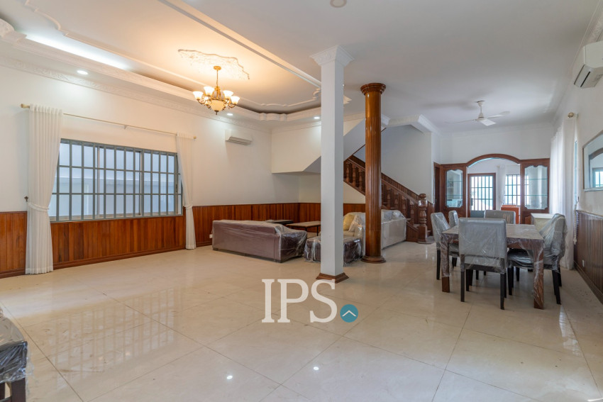 3 Bedroom Villa For Rent- Tonle Bassac, Phnom Penh