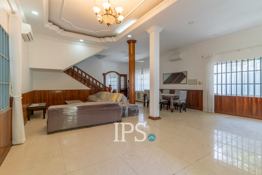 3 Bedroom Villa For Rent- Tonle Bassac, Phnom Penh