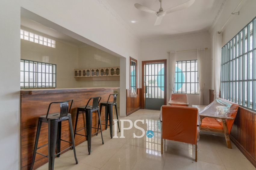 3 Bedroom Villa For Rent- Tonle Bassac, Phnom Penh