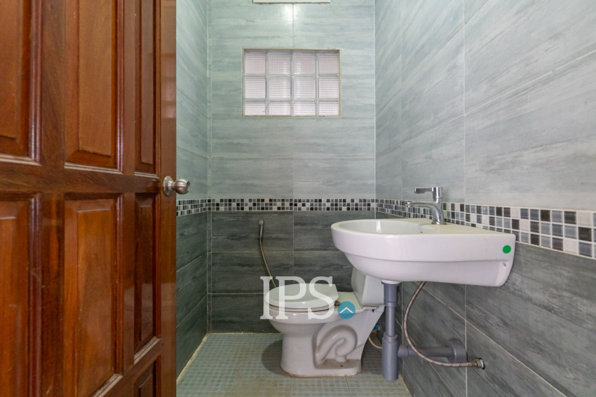 3 Bedroom Villa For Rent- Tonle Bassac, Phnom Penh