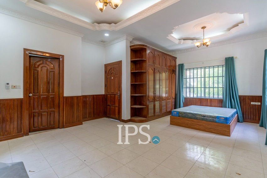 3 Bedroom Villa For Rent- Tonle Bassac, Phnom Penh