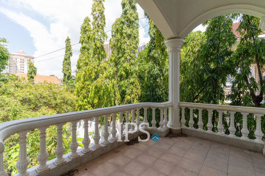 3 Bedroom Villa For Rent- Tonle Bassac, Phnom Penh