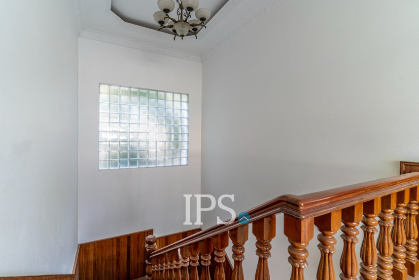 3 Bedroom Villa For Rent- Tonle Bassac, Phnom Penh