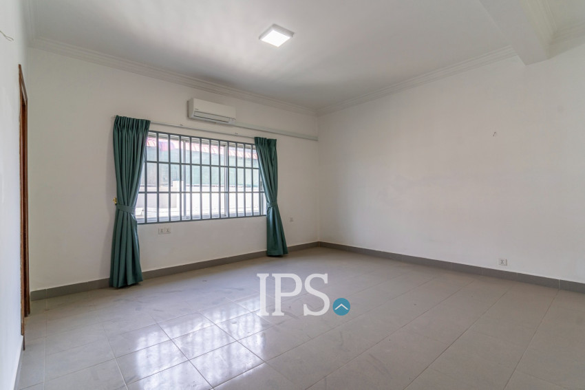 3 Bedroom Villa For Rent- Tonle Bassac, Phnom Penh