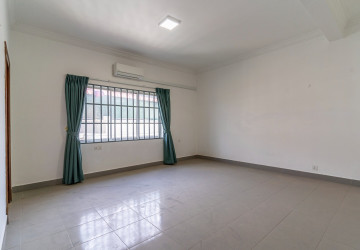 3 Bedroom Villa For Rent- Tonle Bassac, Phnom Penh thumbnail