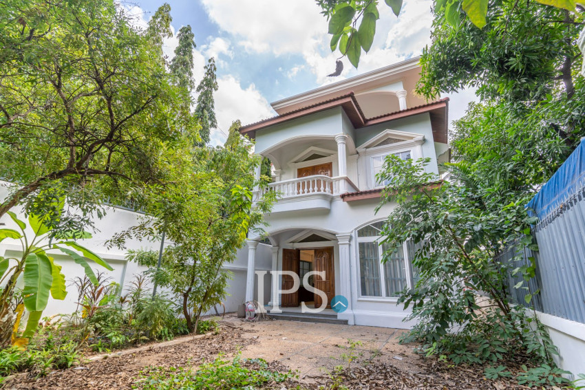 3 Bedroom Villa For Rent- Tonle Bassac, Phnom Penh