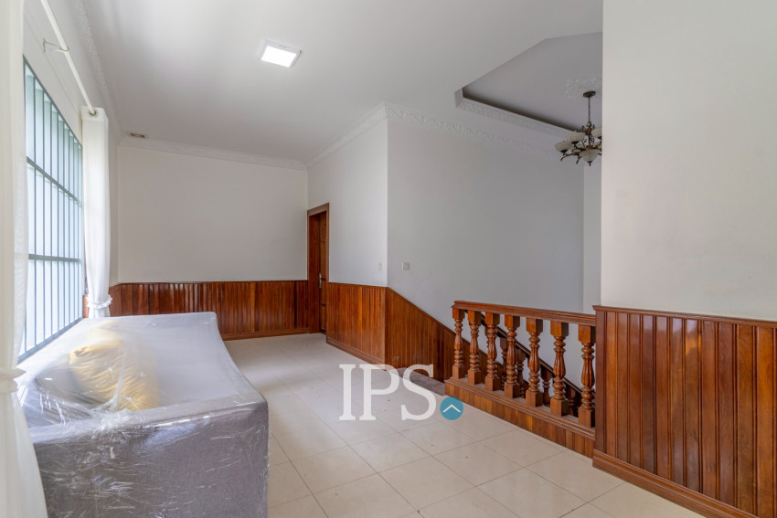 3 Bedroom Villa For Rent- Tonle Bassac, Phnom Penh