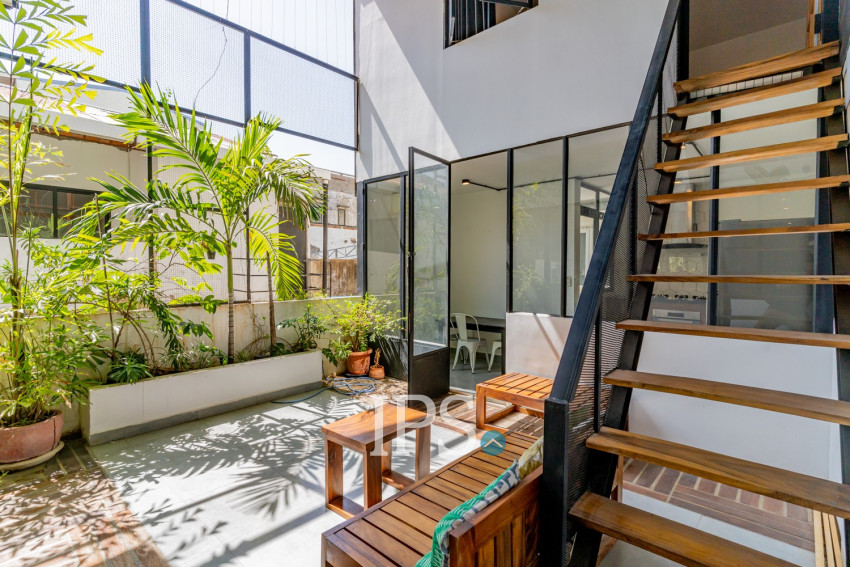 Renovated 3 Bedroom Apartment For Rent - Beoung Raing, Phnom Penh