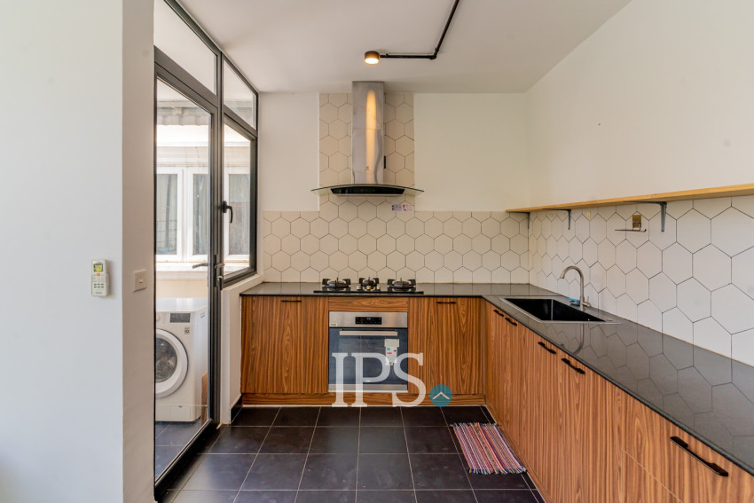 Renovated 3 Bedroom Apartment For Rent - Beoung Raing, Phnom Penh