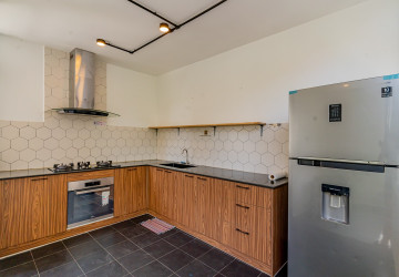 Renovated 3 Bedroom Apartment For Rent - Beoung Raing, Phnom Penh thumbnail