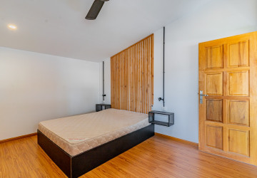 Renovated 3 Bedroom Apartment For Rent - Beoung Raing, Phnom Penh thumbnail