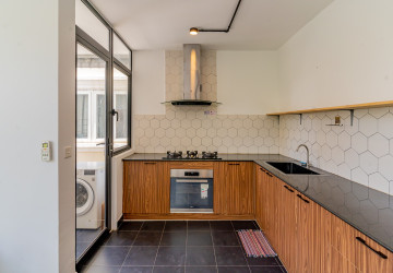 Renovated 3 Bedroom Apartment For Rent - Beoung Raing, Phnom Penh thumbnail