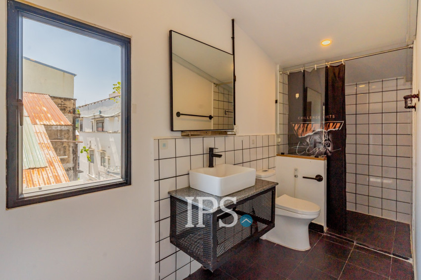 Renovated 3 Bedroom Apartment For Rent - Beoung Raing, Phnom Penh