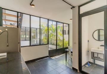 Renovated 3 Bedroom Apartment For Rent - Beoung Raing, Phnom Penh thumbnail