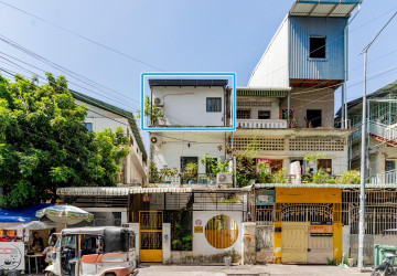 Renovated 3 Bedroom Apartment For Rent - Beoung Raing, Phnom Penh thumbnail