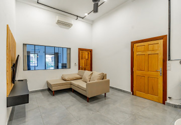 Renovated 2 Bedroom Apartment For Rent - Beoung Raing, Phnom Penh thumbnail