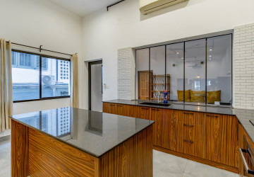 Renovated 2 Bedroom Apartment For Rent - Beoung Raing, Phnom Penh thumbnail