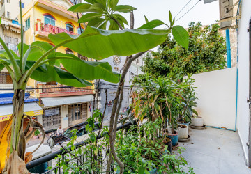 Renovated 2 Bedroom Apartment For Rent - Beoung Raing, Phnom Penh thumbnail