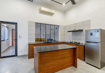 Renovated 2 Bedroom Apartment For Rent - Beoung Raing, Phnom Penh thumbnail