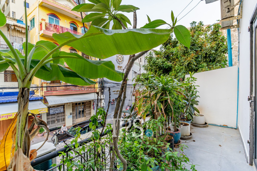 Renovated 2 Bedroom Apartment For Rent - Beoung Raing, Phnom Penh