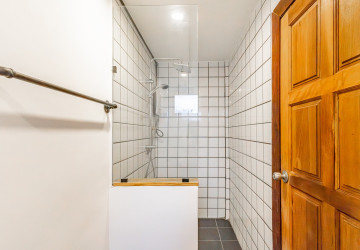 Renovated 2 Bedroom Apartment For Rent - Beoung Raing, Phnom Penh thumbnail