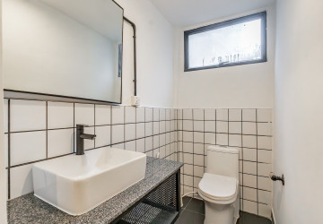 Renovated 2 Bedroom Apartment For Rent - Beoung Raing, Phnom Penh thumbnail