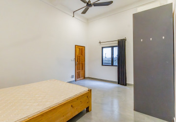 Renovated 2 Bedroom Apartment For Rent - Beoung Raing, Phnom Penh thumbnail