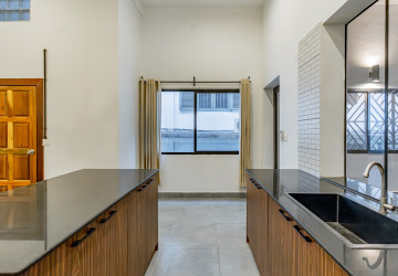 Renovated 2 Bedroom Apartment For Rent - Beoung Raing, Phnom Penh thumbnail