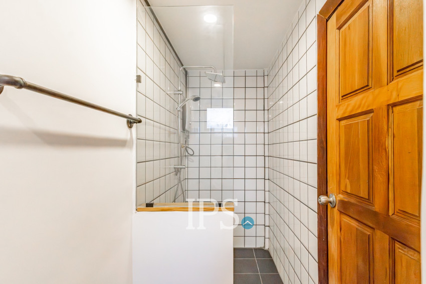 Renovated 2 Bedroom Apartment For Rent - Beoung Raing, Phnom Penh