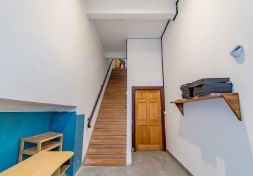 Renovated 2 Bedroom Apartment For Rent - Beoung Raing, Phnom Penh thumbnail