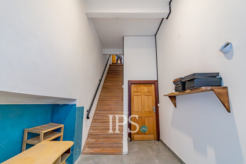 Renovated 2 Bedroom Apartment For Rent - Beoung Raing, Phnom Penh