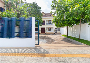 3 Bedroom Villa For Rent - Svay Dangkum, Siem Reap thumbnail