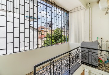 Renovated 1 Bedroom Apartment For Rent - Chaktomukh, Phnom Penh thumbnail