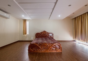 6 Bedroom Queen Villa For Sale - Borey Phnom Penh Thmey, Teuk Thla, Phnom Penh thumbnail