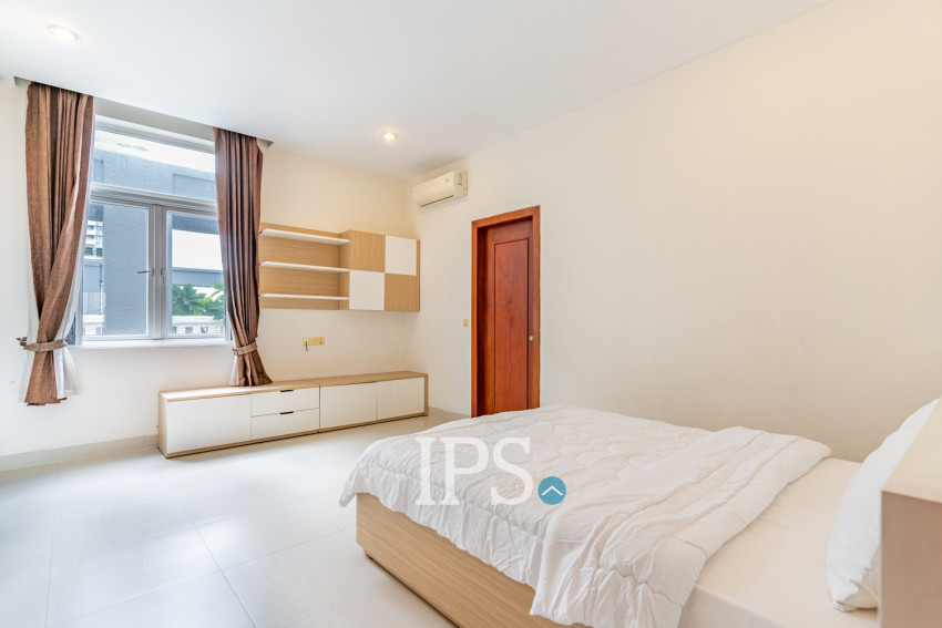 3 Bedroom Penthouse For Rent - BKK1, Phnom Penh