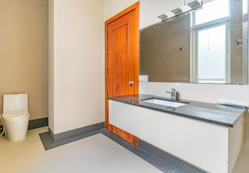 3 Bedroom Penthouse For Rent - BKK1, Phnom Penh thumbnail