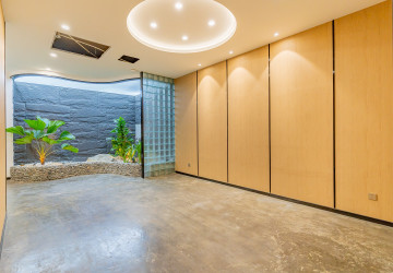 370 Sqm Green Office Space For Rent - Tonle Bassac, Phnom Penh thumbnail
